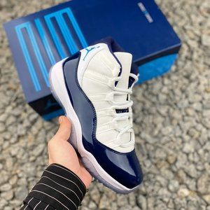 AIR JORDAN XI RETRO AJ11 Midnight Blue adheres to the lightweight, speed-based b